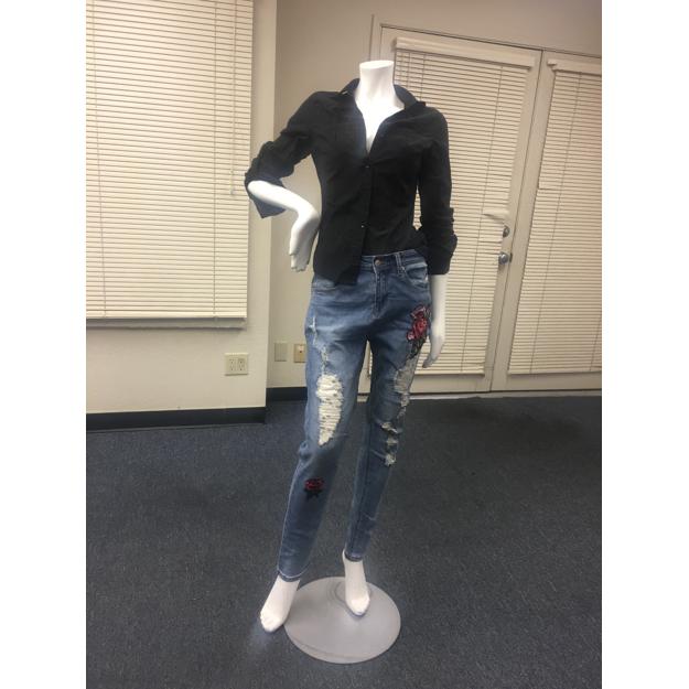 Z-Mkt | K. Jordan Blue Jeans – Floral Detail & Distressed Legs